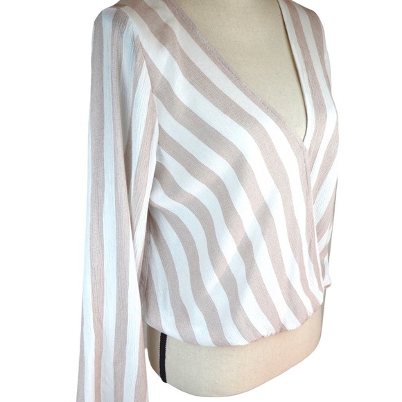 SADIE & SAGE V-Neck Crossover Bell Sleeve Top, Blush & White - Medium - Picture 3 of 9